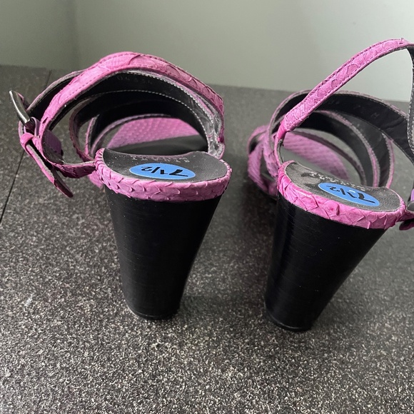 Stuart Weitzman purple ombre leather heeled sandals, US 8.5, NWT, flawless. - Picture 3 of 4